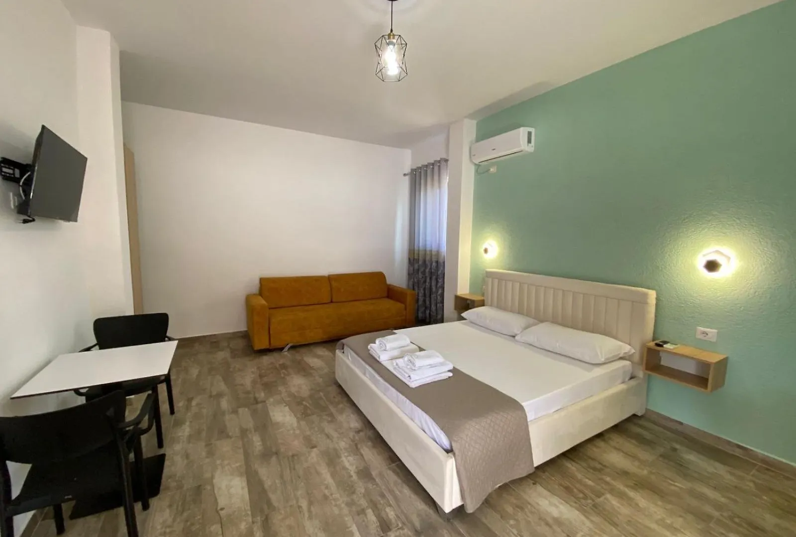 Gray&Oli Studios Vlorë 0*,  Αλβανία